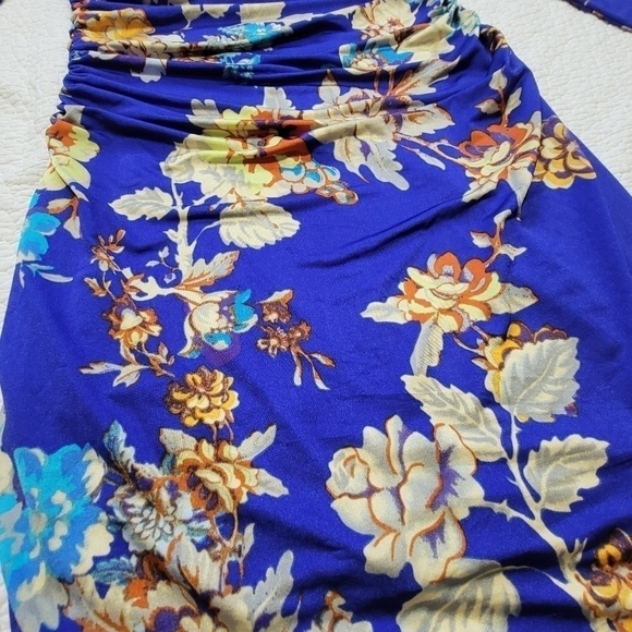 Guess Floral Twisted Keyhole Bodycon Dress - Picture 8 of 10